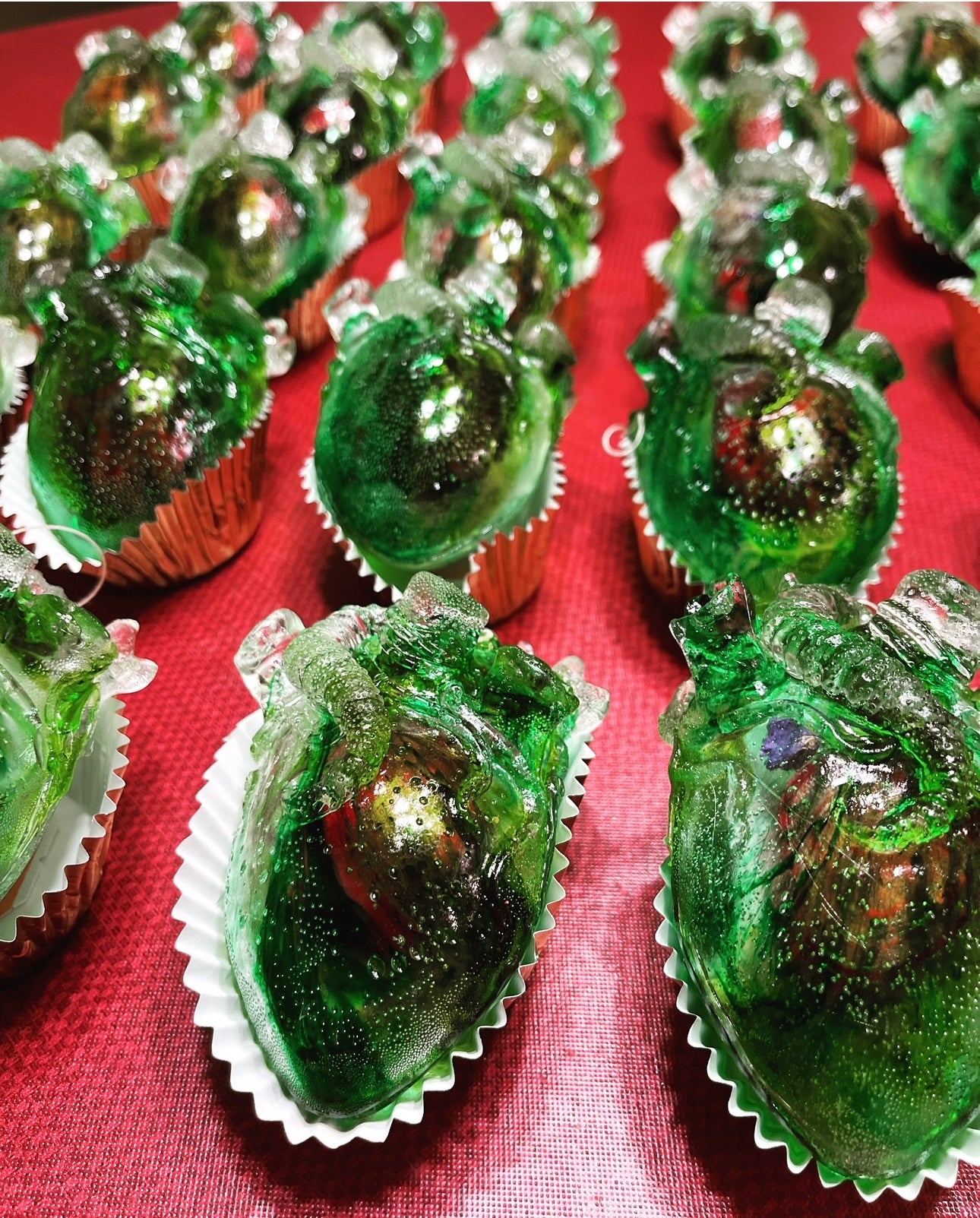 The Grinch Heart Tea bomb