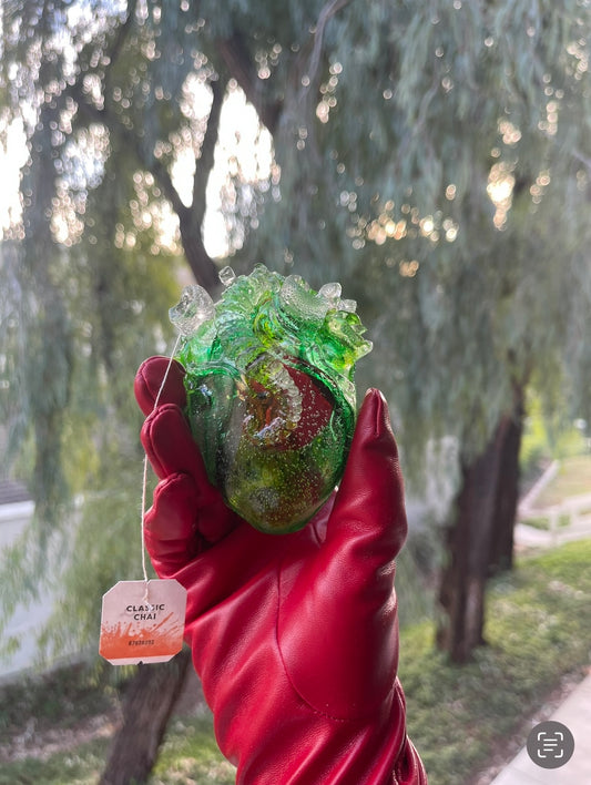 The Grinch Heart Tea bomb